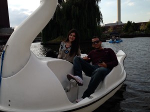 Adriana y Ricardo en el lago